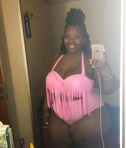 Thick women/ BBWs