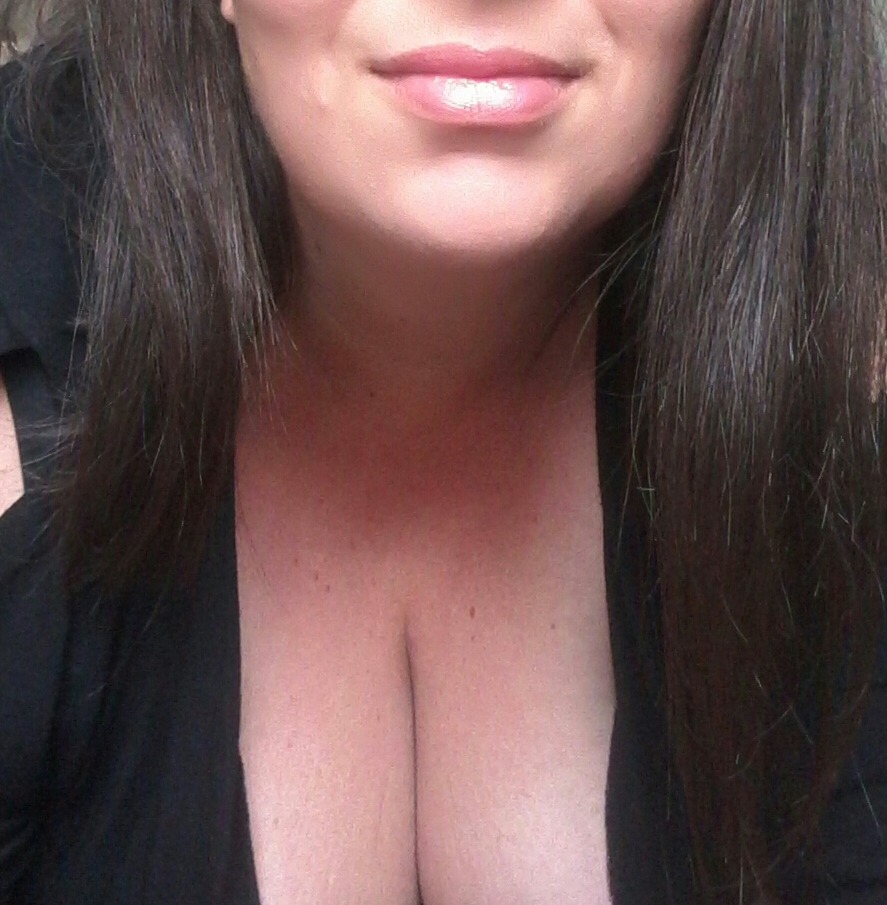 gloryholebigcowgirl:  