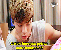 imwoozii:  I honestly think Onew doesn’t think he’s that amazing. How can someone