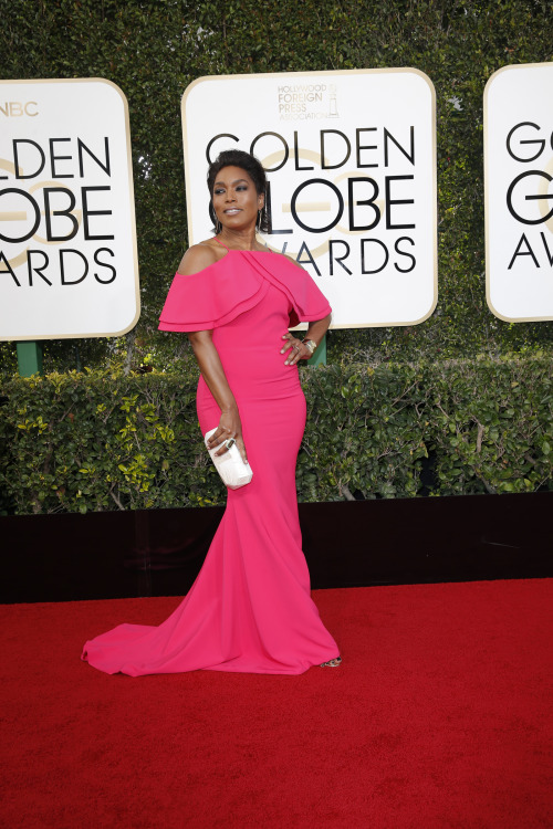 These ladies are pretty in pink at tonight’s Golden Globes (Jay L. Clendenin/L.A. Times) 