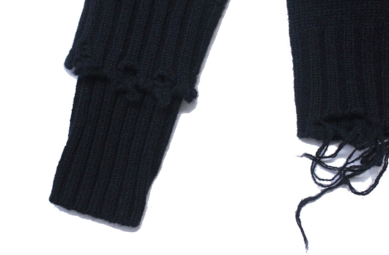 circus-e-boutique:  FUMIKA_UCHIDAFU-C-030DAMAGE KNITcolor. BLACK.price. ¥39,000+tax.