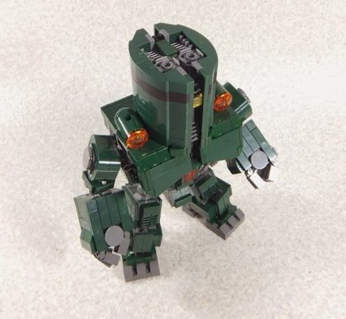 liamdryden:  battledad:  regalbuick:  ed-pool:  LEGO Pacific Rim Jaegers by MOKO  Source  *gently screams*   Yoooo  need 