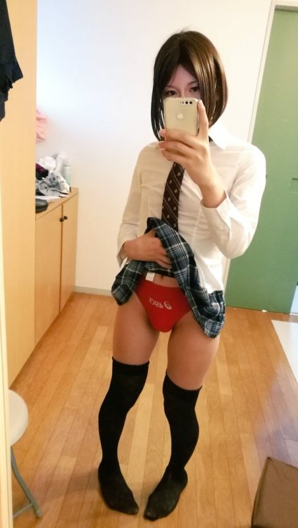 If I were in the track and field club, I would wear a racing suit under my uniform♡♡