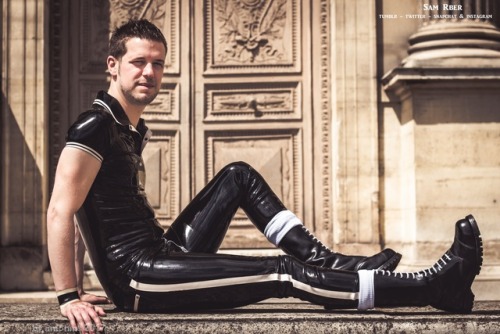 Good rubber time at the Louvre Paris