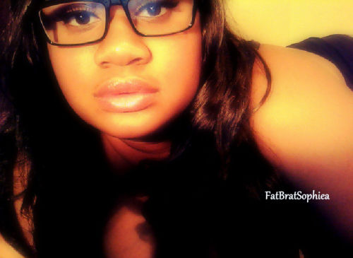 sativasagittarius:  sophieasweetheart:  fattybrattysophie:  Good evening   I love these new glasses ^-^  gorgeous =)