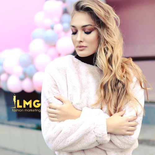 lmgmedia:Trendy warm autumn &amp; winter fashion #fallfashion #pinkfashion #sweater #wiwt #winte