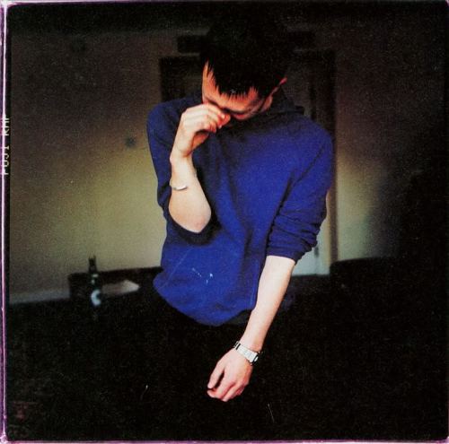rawdiohead: a rare specimen of a shy Thom Yorke, Ok Computer era. Look at how he is both a misfit and cute and charming at the same time. 