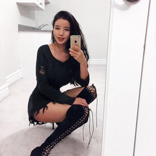 Asian lady showing off her nice long legs:) from memphis. ID:827196 #girls &ndash;&gt;&g