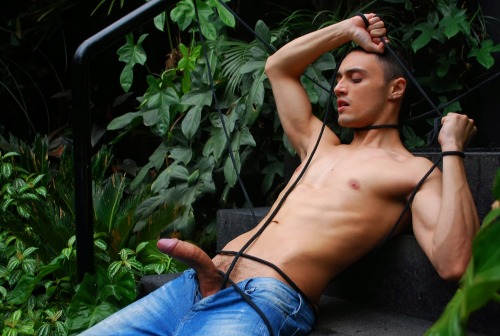 edu-dudu:  Garoto de Programa: Léo Felipo (Brazilian Gay Escort / Gay porn star)