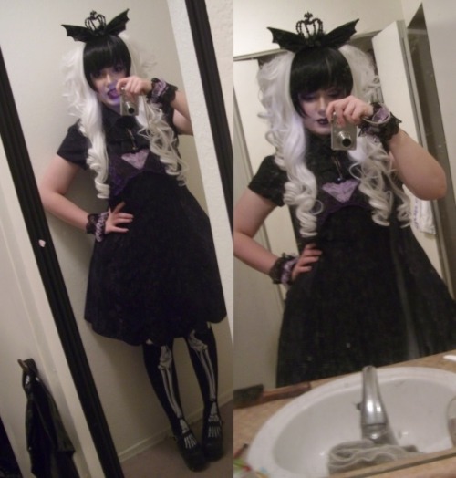 spooksbaby:  I don’t know what day I’m on anymore but here is some Loli Bat Queen. 