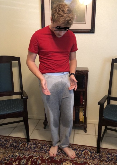 hypno-j:twbriefsboy:paddedstudent: ummmmm… …oops… help? the grey sweatpants were probably a bad idea