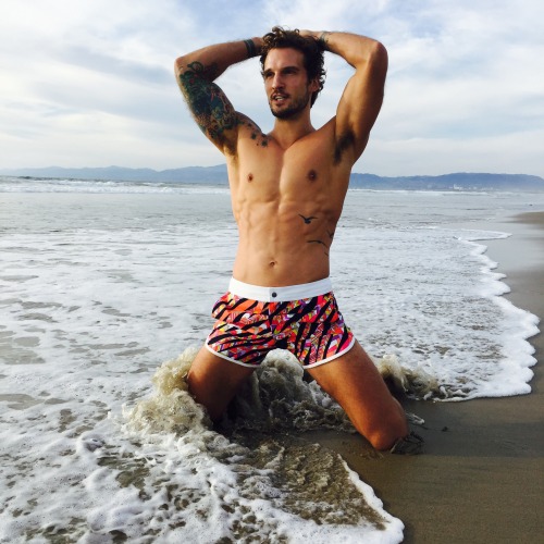 modelbegood:  Parker Hurleyhttp://modelbegood.tumblr.com