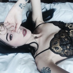 lunariums:  naive-kitten:  Wowie  Hi don’t remove my captions! thanks  Lingerie piece from anielaparys