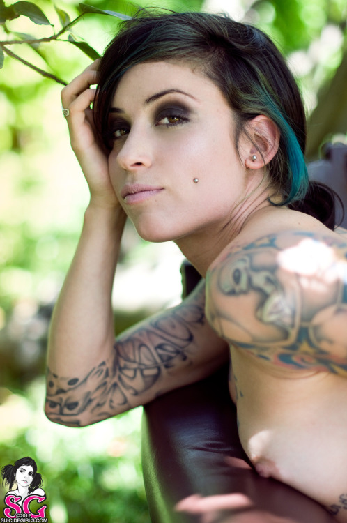 sglovexxx:  Smash Suicide