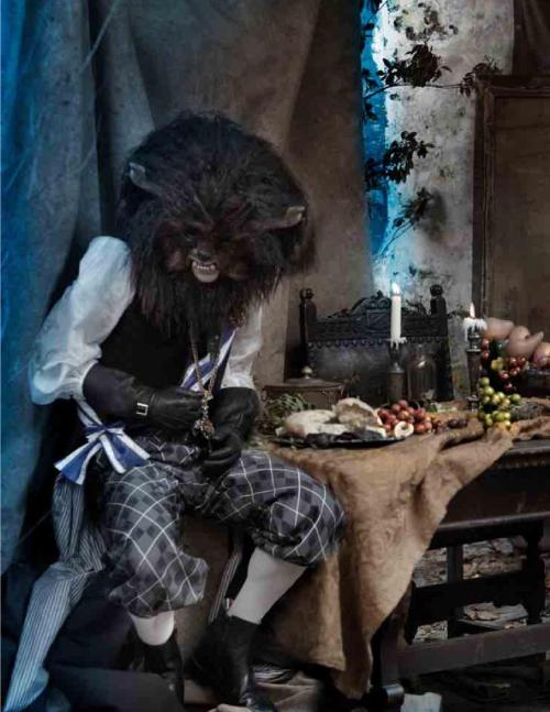 fairytalemood: YO Dona #337, October 15th 2011‘LA BELLA Y LA BESTIA’Ph: Ruven AvanadorSt