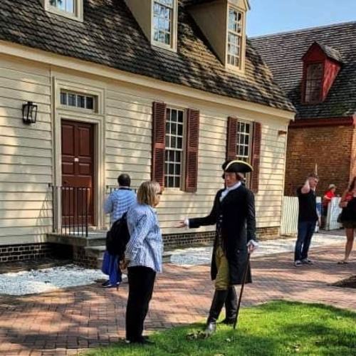 #Repost @the_dog_street_patriot ・・・ Mr Jefferson converses with a citizen on Duke of Gloucester Stre