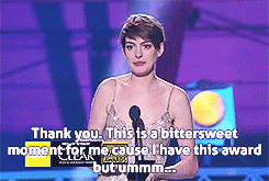 montyygreen:   18th Annual Critics’ Choice Awards || Anne Hathaway pointing out