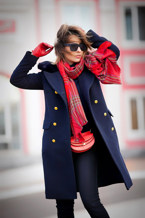 scarf red