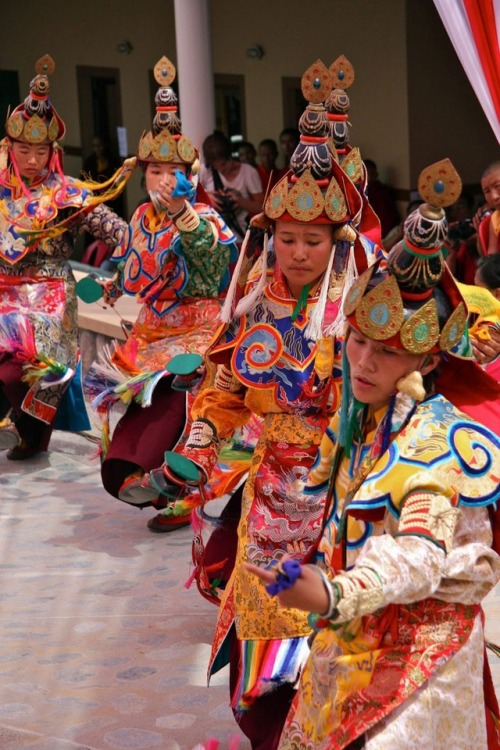 Dakini dancing.A dakini is a manifestation of female enlightenment.Dakini is a Sanskrit term, while 