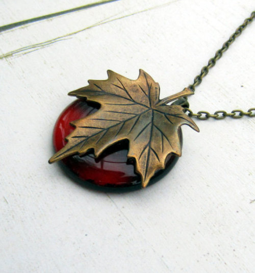  A collection of red and green fused glass nature themed pendants for the holiday season! Surprise a