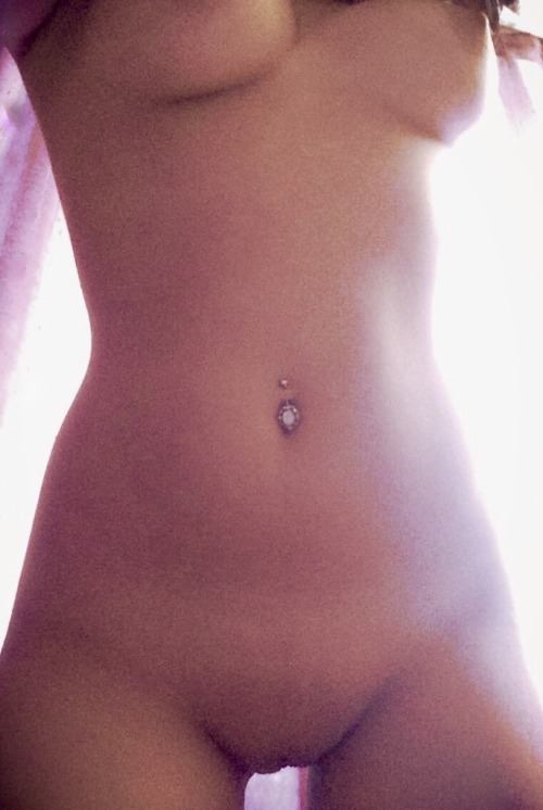 myhotsluts:  A little (f)un before I get ready for class :p