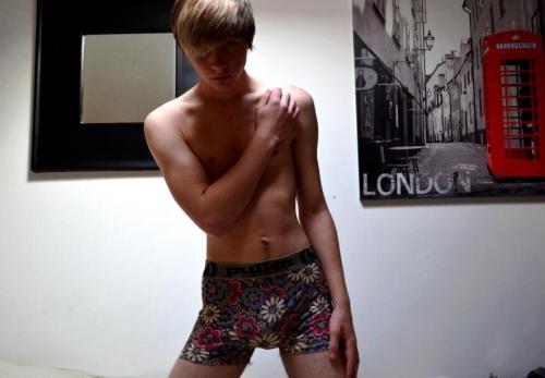 hotskypeboys:  Follow my blog - http://hotskypeboys.tumblr.com/ for more original boys. Or add my Skype - tom.maz7 if you want to swap stuff or submit a boy’s Skype name for me to video for you;) 