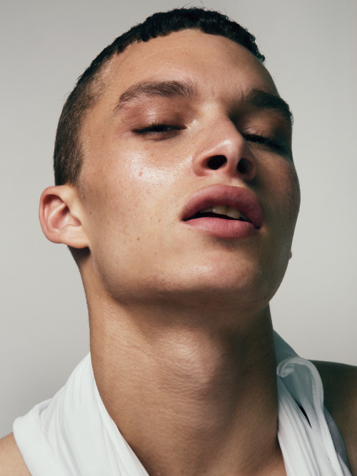 nicecleanwhite:  Louis Mayhew @ DNA | ph: Eric White