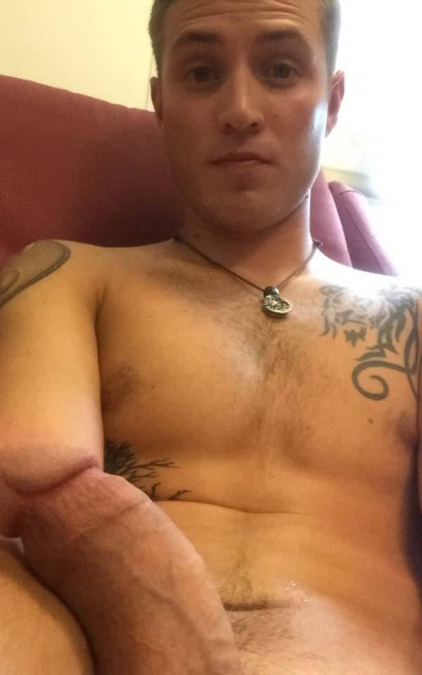 banging-the-boy:  straightdudesnudes:  Chris is a hung airforce stud with an extremely