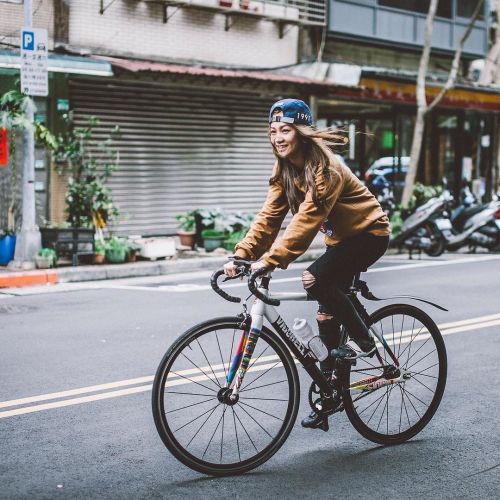 bikedweeb:. Caleido girl @jennifa_tattoo from HK. . . . #Fahrrad #velo #자전거 #픽시 #ピスト #Trackbike #pis