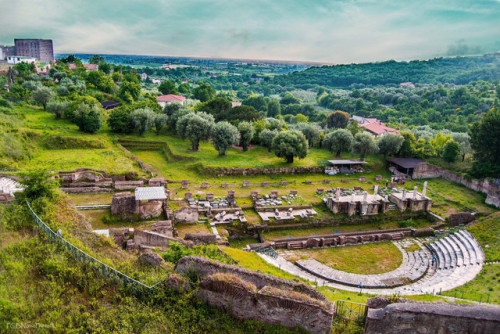 italian-landscapes:Teatro romano (Roman Theatre) di Sessa Aurunca, Campania, ItalyThe theatre was bu