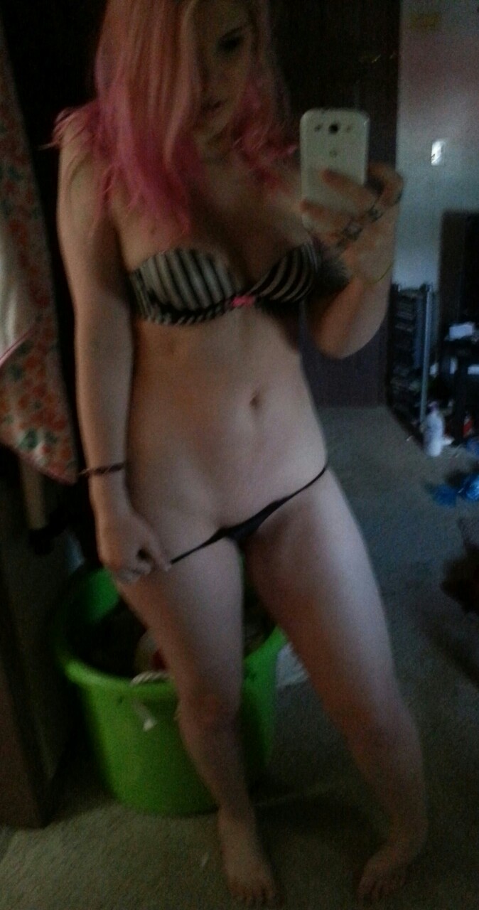 superlunaryslut:  Don’t look at my dirty room lol