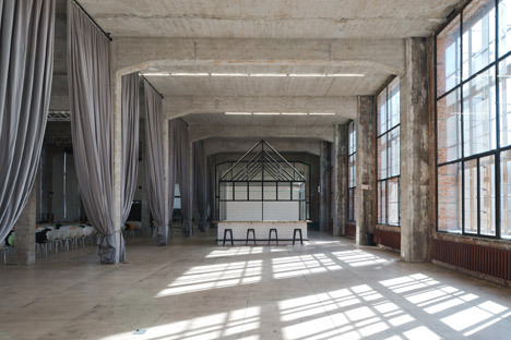 dezeen: Archiproba transforms 1920s telecommunications building into offices in Moscow »