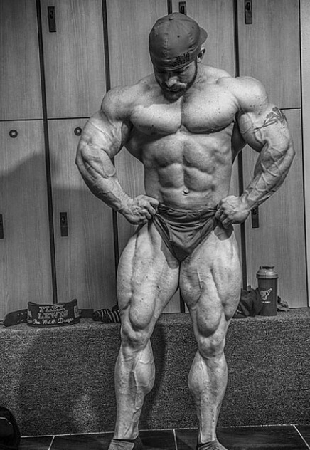 drwannabe:  fanomuscle:  Flex Lewis  Dude’s gonna threepeat the 212 Mr. Olympia next weekend. 