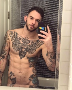 theofficialtro:  New bathroom mirror means