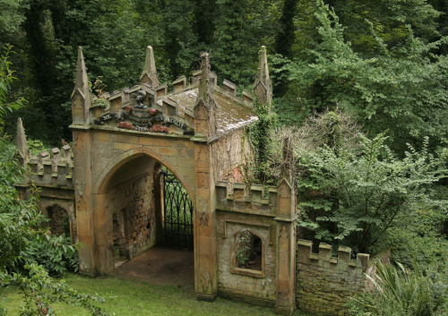 wanderthewood:Renishaw Gatehouse, Derbyshire, England by lizjones112