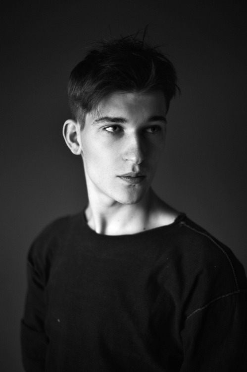 justdropithere:  Janusz Gorka by Tomasz Haczyk 