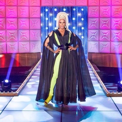 rpdr8:  Rupaul Season 7 Looks: Episodes 1-10.