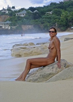 schoen-abspritzen:  old-mature-milf:  http://old-mature-milf.tumblr.com/  Auch schön 