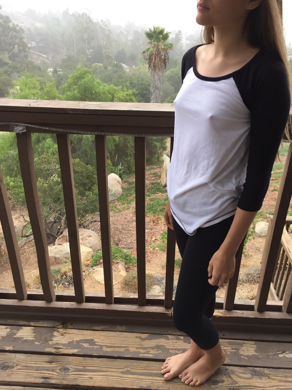 xotellyourfriends:  So cold out 🌸💋