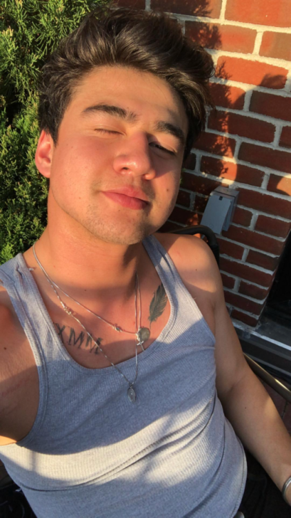 thatsmybabycal:I AM SWEATING