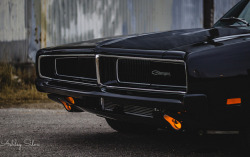 automotivated:  69 Dodge Charger/Viper Motor