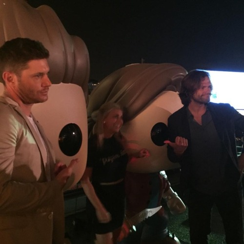 sammyhale: J2 posing with their life-size Funko Pop dolls at SDCC (x.x.x)