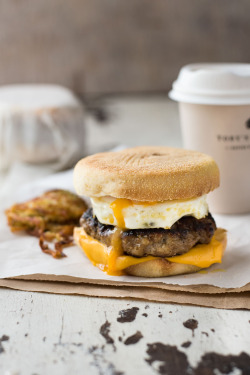 lustingfood:  HOMEMADE SAUSAGE &amp; EGG MCMUFFIN   This looks so good right now. But I have to say that I’m sad someone may actually need a recipe to make one…