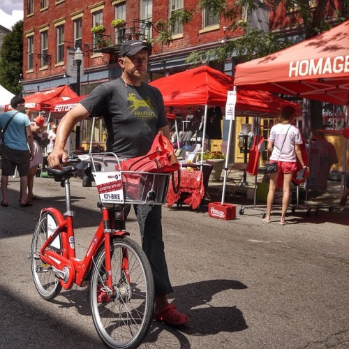 Red Bike on Main! #viewfrommyhandlebars #bicycle #makebikepotraits #velo #instabike #bikelove #cinci