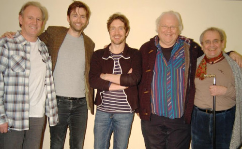 professor-thascalos:onna4:Things that make me happy(( I lost it at Colin creeping on Patrick.And the
