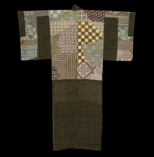 A silk specialized underkimono called &lsquo;dounuki&rsquo;, featuring a bodice of uncut cloth of di