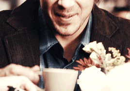 other-romantic-verbs:  Leverage Meme: Favorite Accessories 1/5 Glasses 