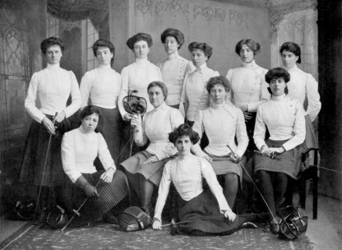 les-modes:Members of Ladies’ London Fencing Club, Les Modes July 1906. Photo by Bullingham.