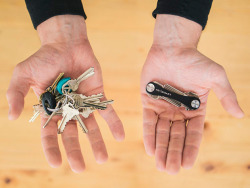 nerdsexandee:  laughingsquid:  KeySmart 2.0 Compact Key Organizer, Keep Up To 10 Keys Organized in One Slim, Sleek Place  Yes