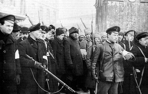 greatwar-1914:In Petrograd, armed revolutionaries surround a captured Tsarist policeman. March 1917.
